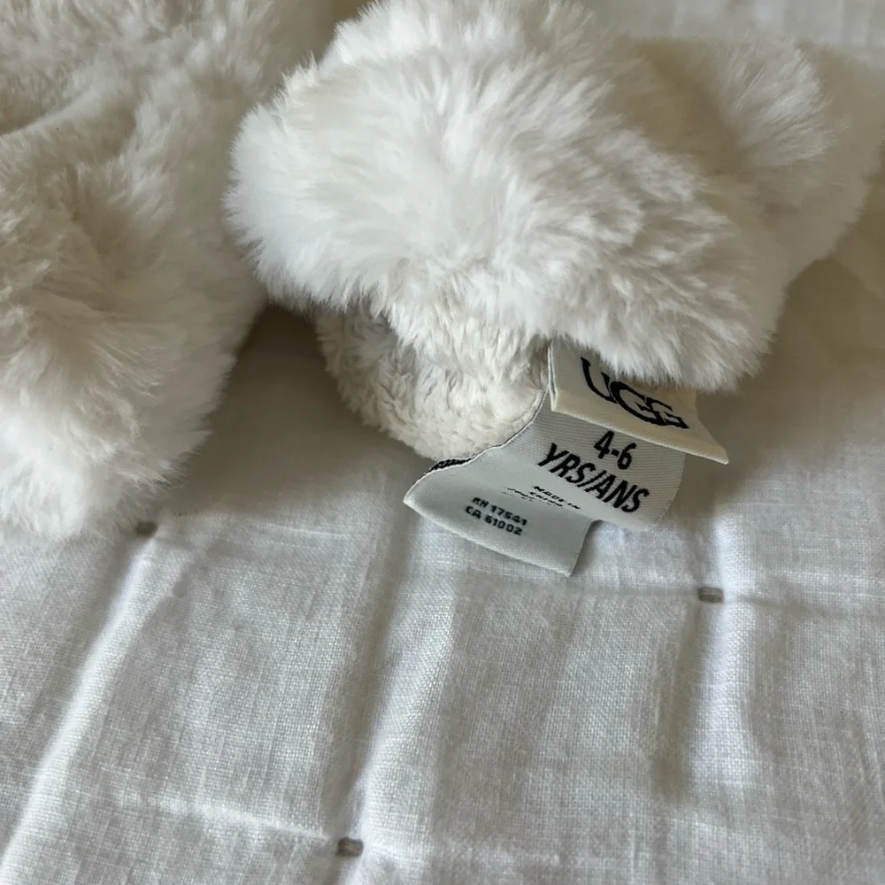 UGG Cream Fluffy Mittens